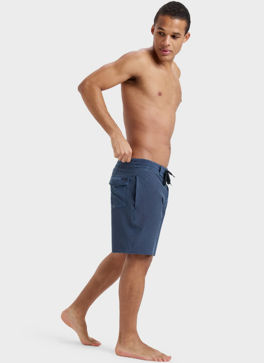Quiksilver Surfsilk Street Trunk 18" Boardshorts in india ink colourway on model from side