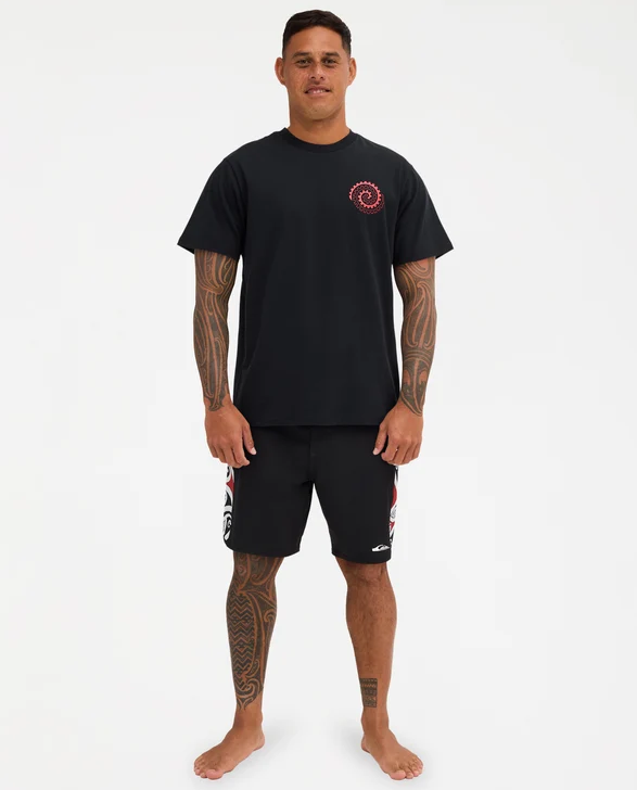 Quiksilver Tai Kehu Tai Uru Men's T-Shirt in black on Kehu Butler from the front