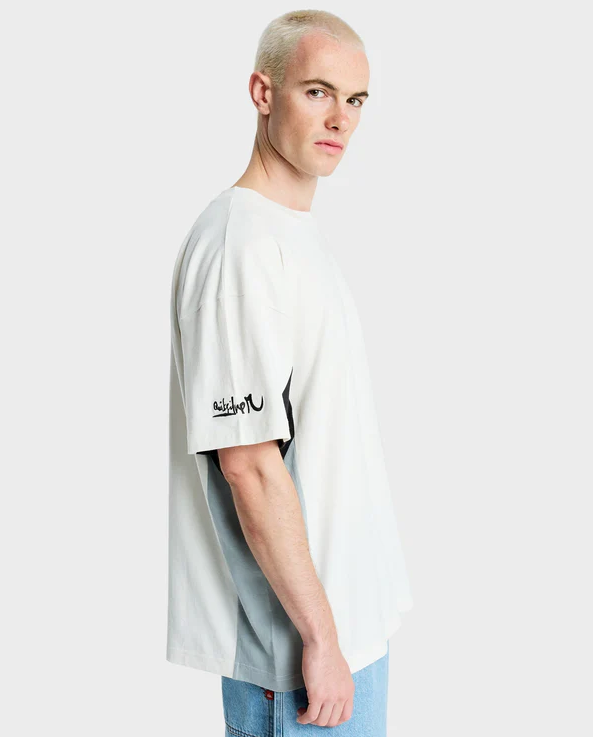 Quiksilver YG Flux Men's T-Shirt in snow white on model from side