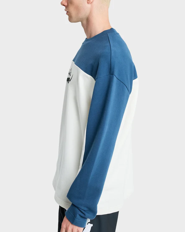 Quiksilver Young Guns Factor Crew in snow white with blue detail on model from side