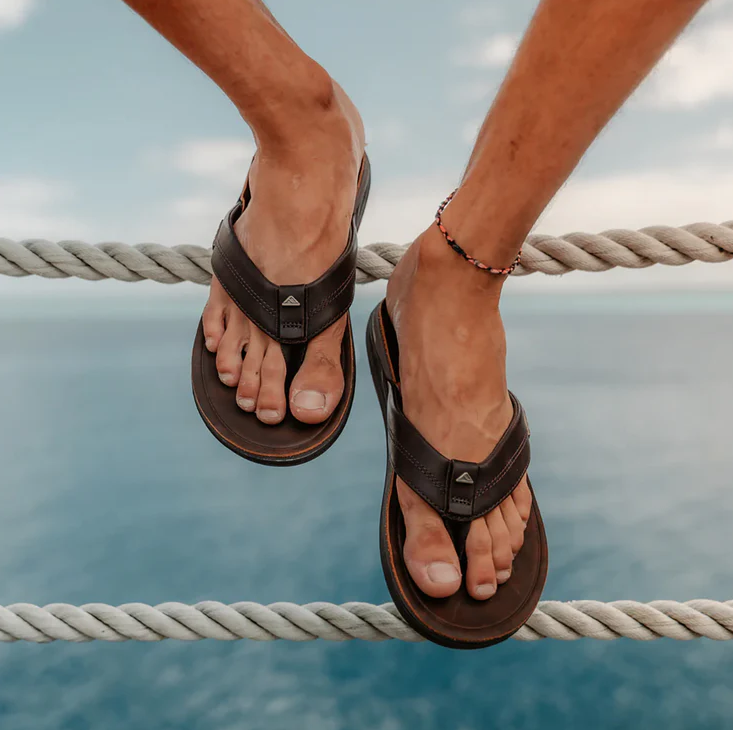 Reef Leather Offshore Men's Premium Jandals in dark brown on some feet