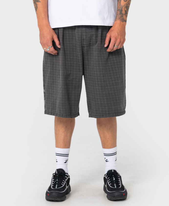 Rusty Banshee Yard Elastic Pleated 24" Shorts in black check from front
