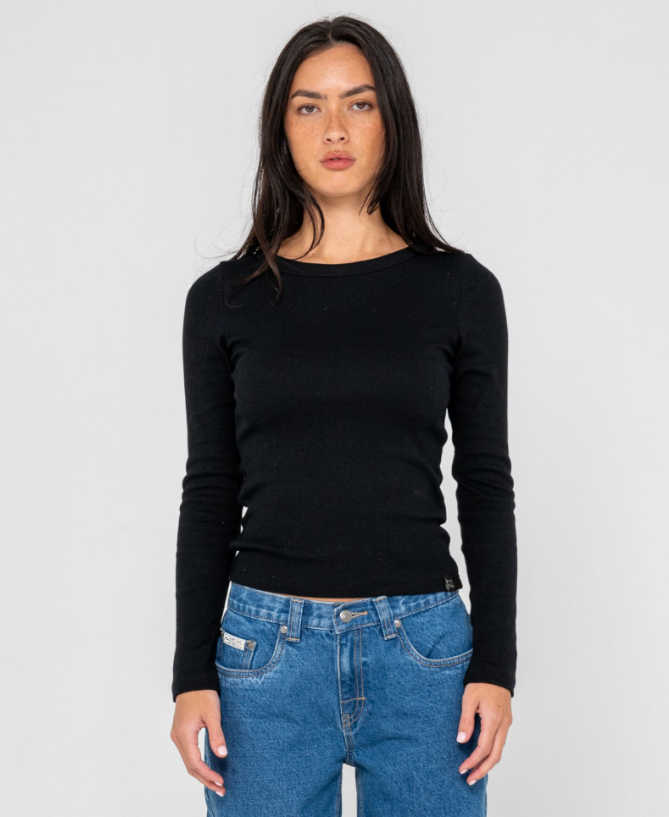 Rusty Essentials Long Sleeve Fitted Tee in black on model in blue jeans from front