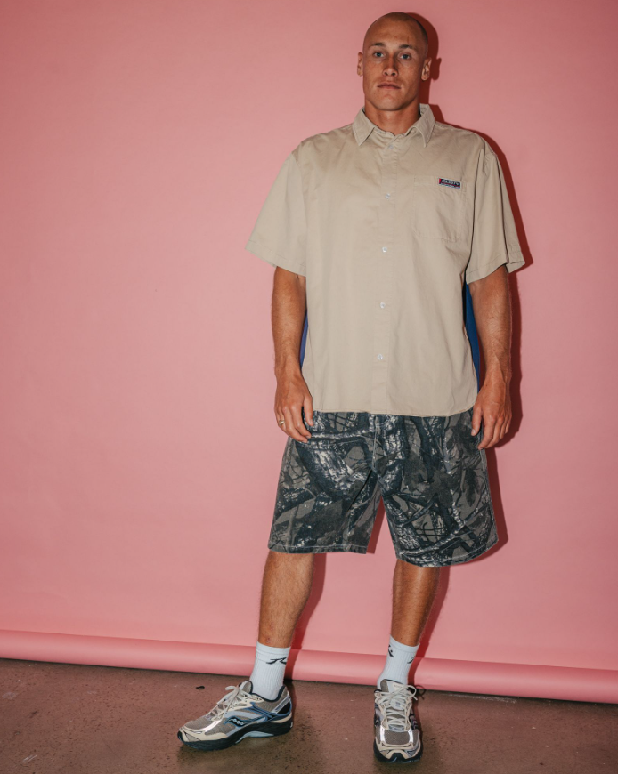 Rusty Flip Rambo 22"&nbsp; Jorts in grey camo on modle in beige Rusty polo
