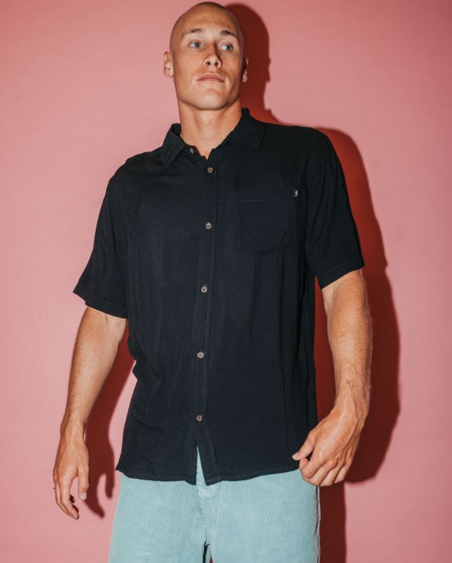 Rusty Razor Blade Men's Short Sleeve Shirt in black on model with red background
