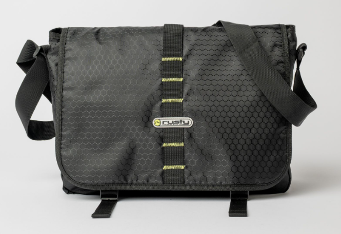 Rusty Voltage Messenger Bag in graphite and black