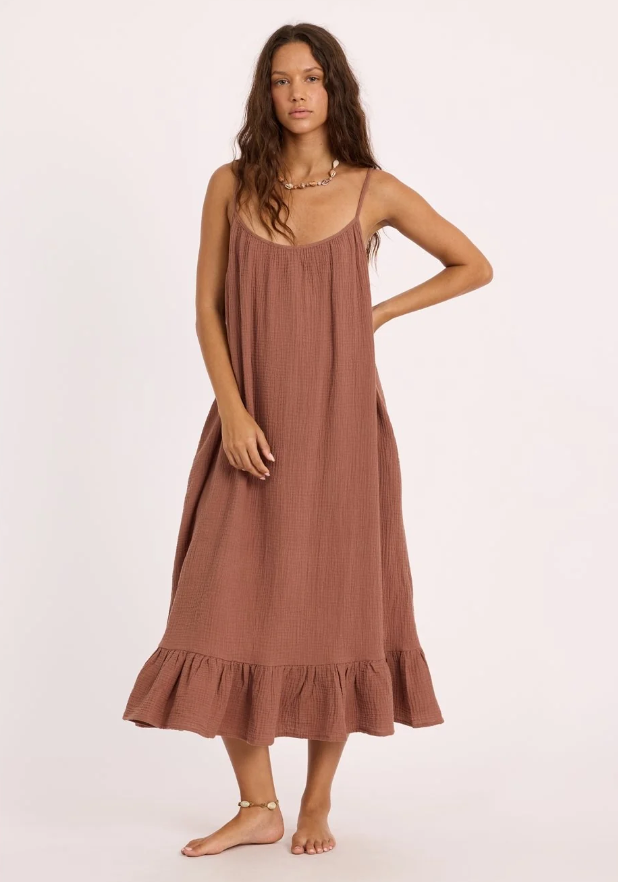 Sisstrevolution Beach Cruiser Woven Dress in mulberry colourway on model from the front
