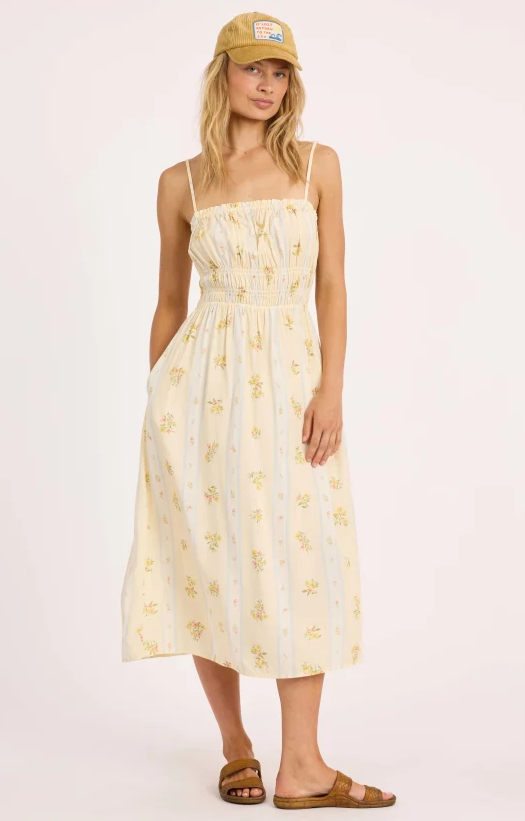 Sisstrevolution Daydreamer Woven Dress in sunshell colourway on model from the front
