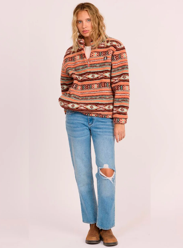 Sisstrevolution Smooth Women's Sherpa Fleece in canyon rose colourway on model from front