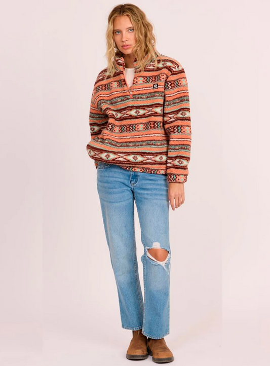 Sisstrevolution Smooth Women's Sherpa Fleece in canyon rose colourway on model from front