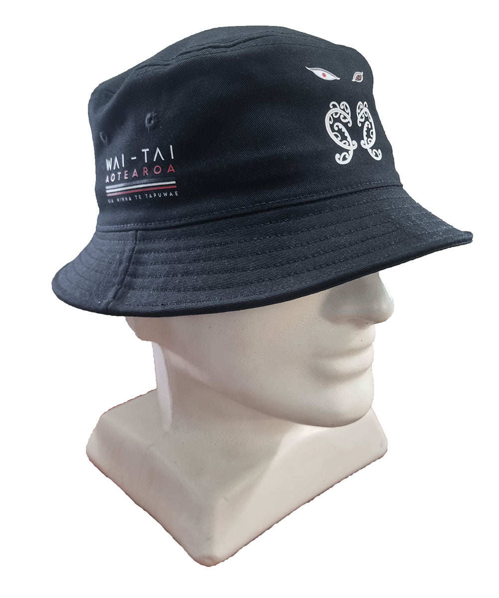 Wai-Tai Tipua Potae (Bucket Hat) in black from side